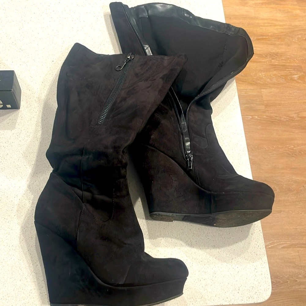 Women’s black faux suede wedge zip up boots
